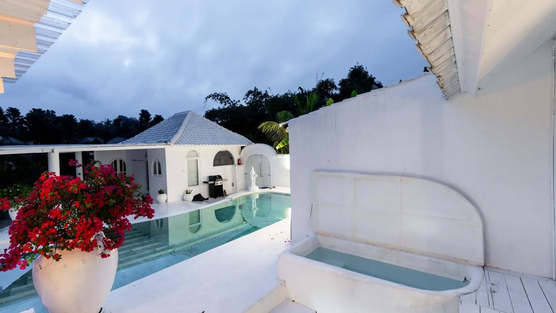 Exclusive 3Br Celebrity Villa - Ice Bath - Sauna - Jacuzzi - Outdoor Gym - Bbq - Stunning Rice Field & Jungle Views Ubud Indonesia